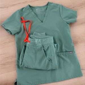 Figs Hunter Green Scrub Ensemble